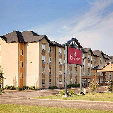 Ramada By Wyndham Cold Lake Exterior foto