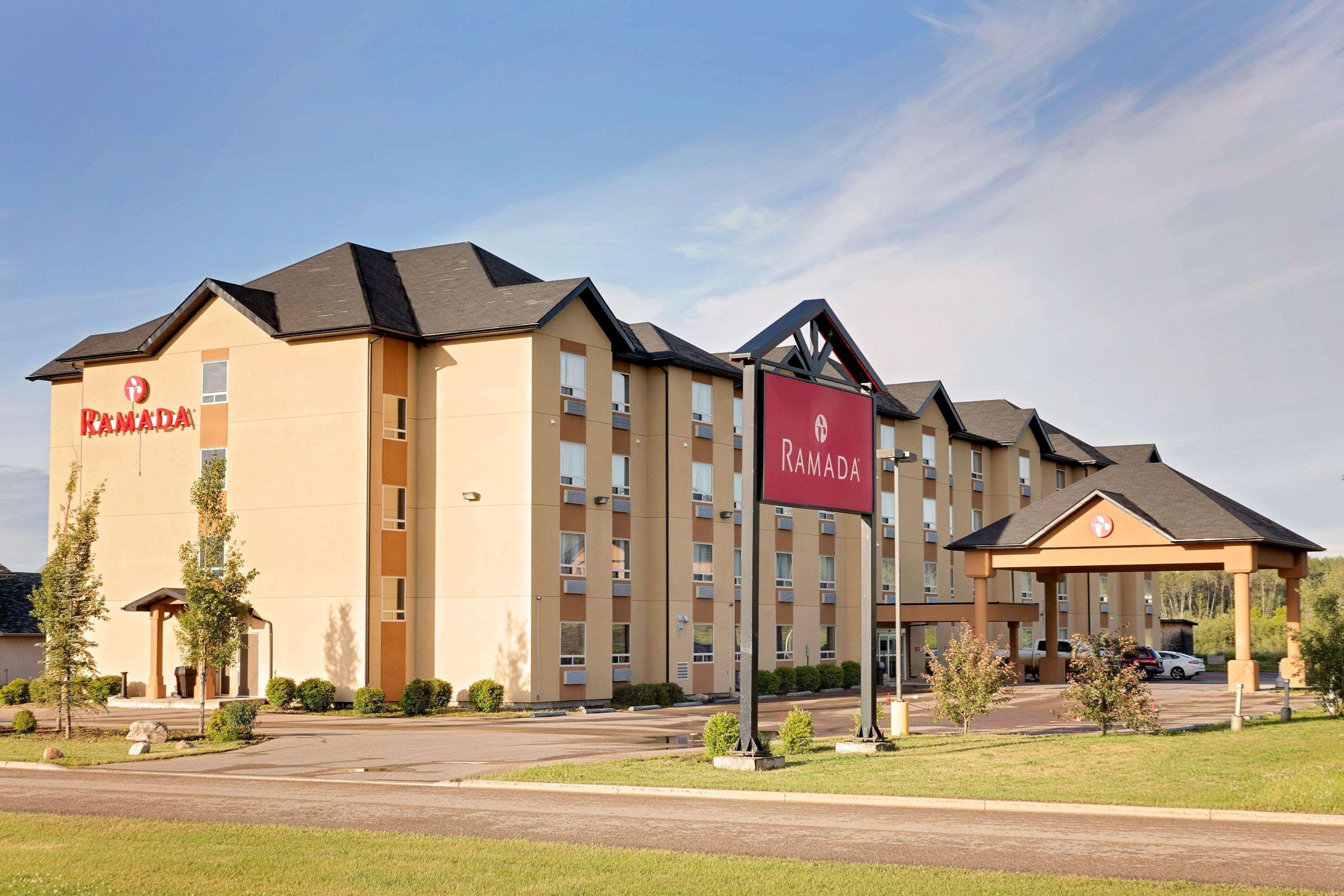 Ramada By Wyndham Cold Lake Exterior foto