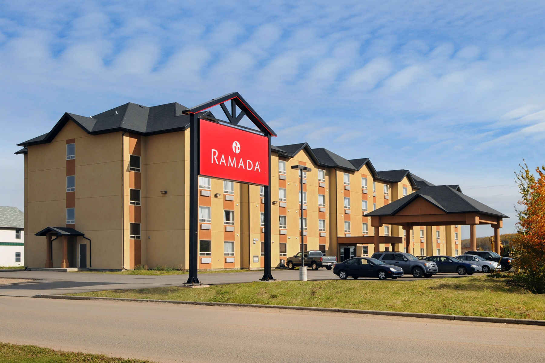 Ramada By Wyndham Cold Lake Exterior foto