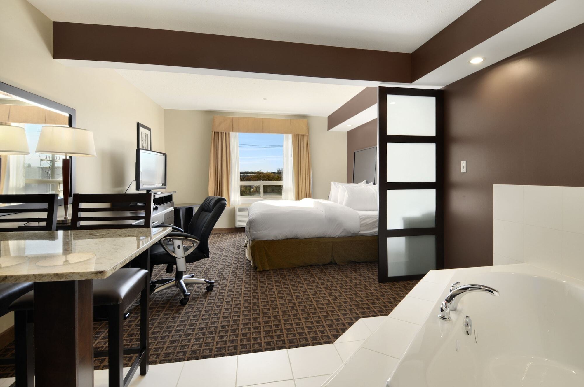 Ramada By Wyndham Cold Lake Exterior foto
