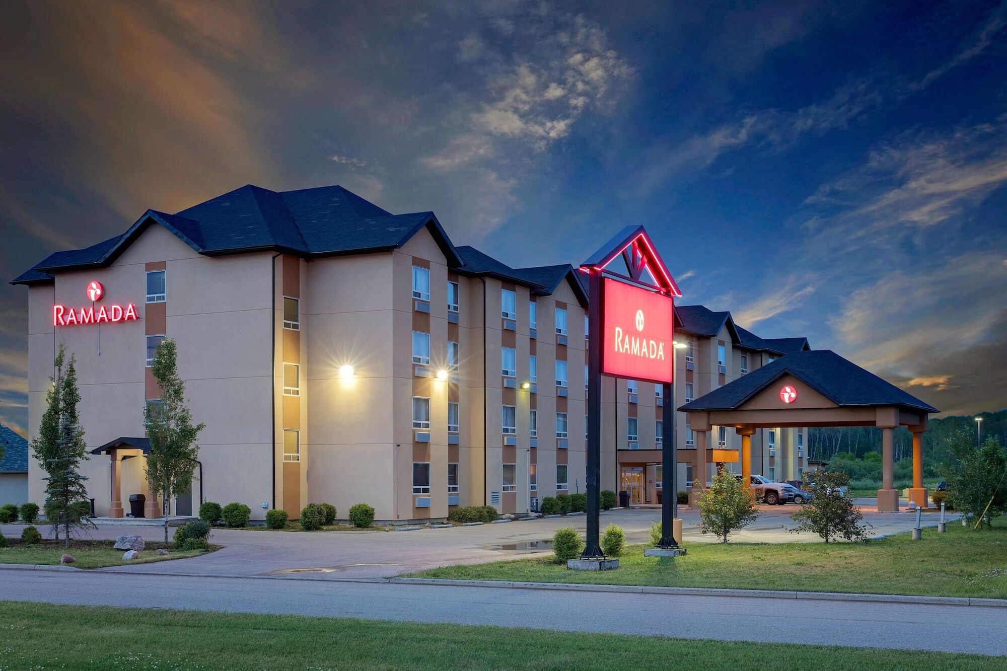 Ramada By Wyndham Cold Lake Exterior foto