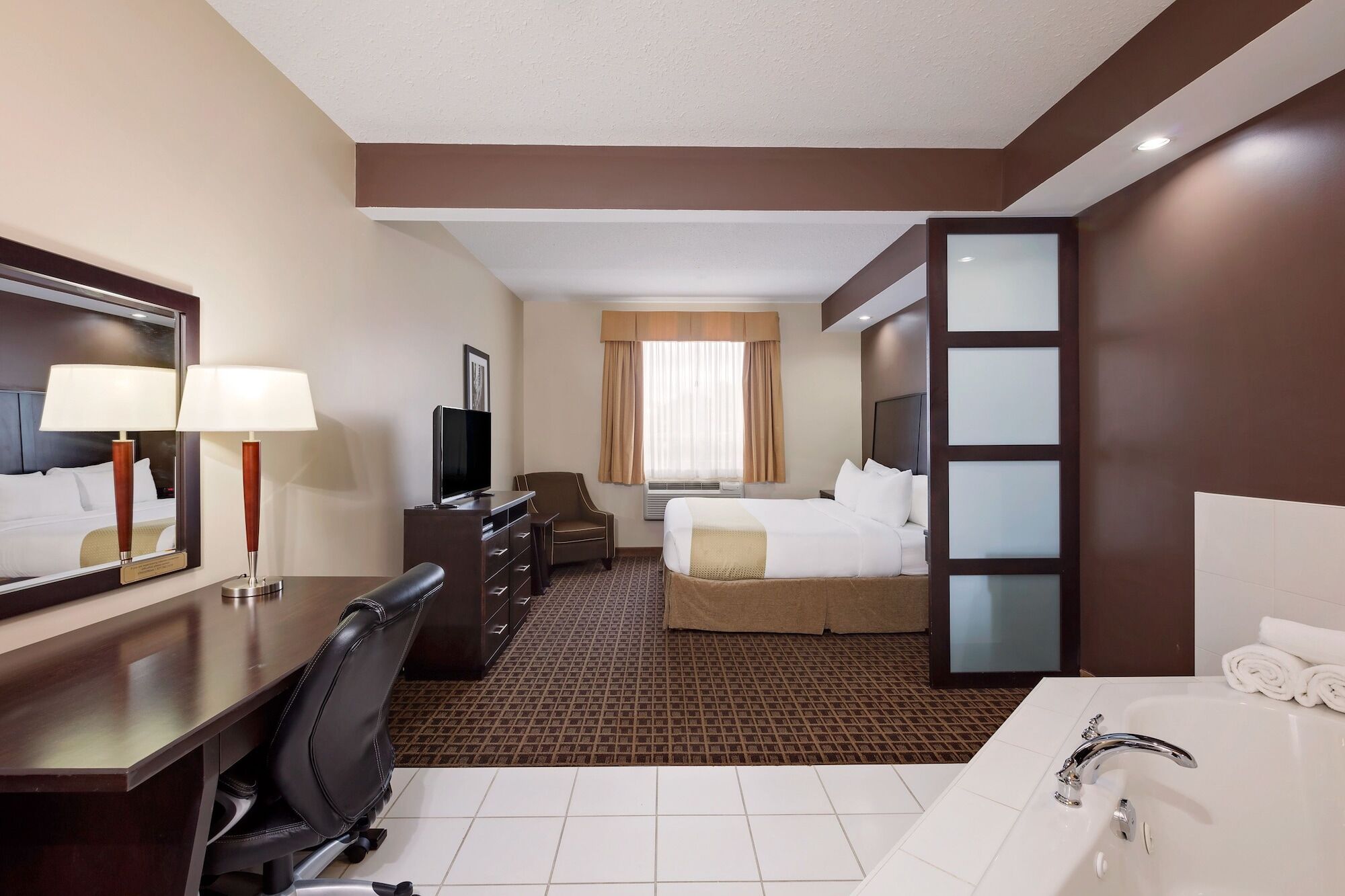 Ramada By Wyndham Cold Lake Exterior foto