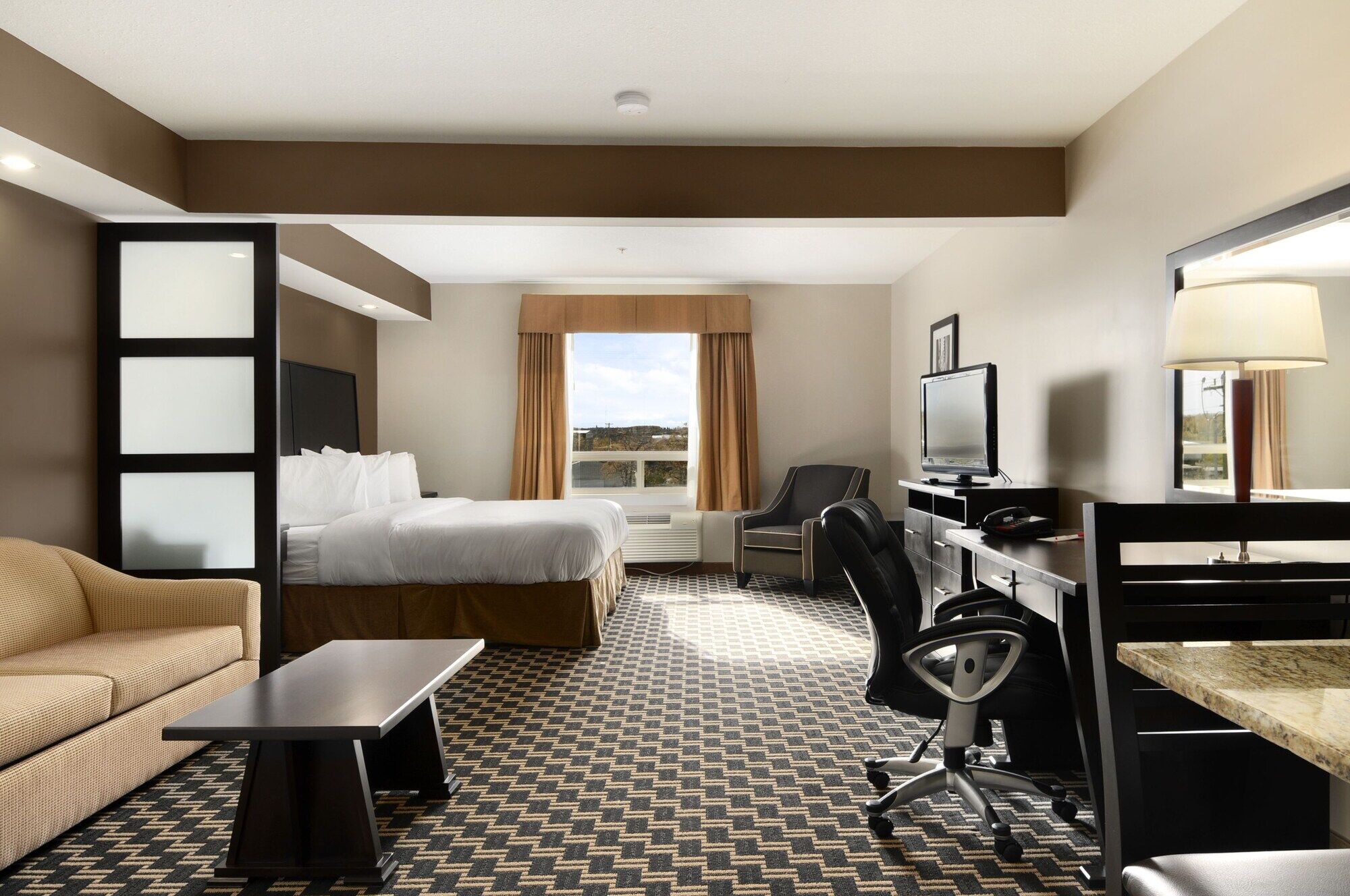 Ramada By Wyndham Cold Lake Exterior foto